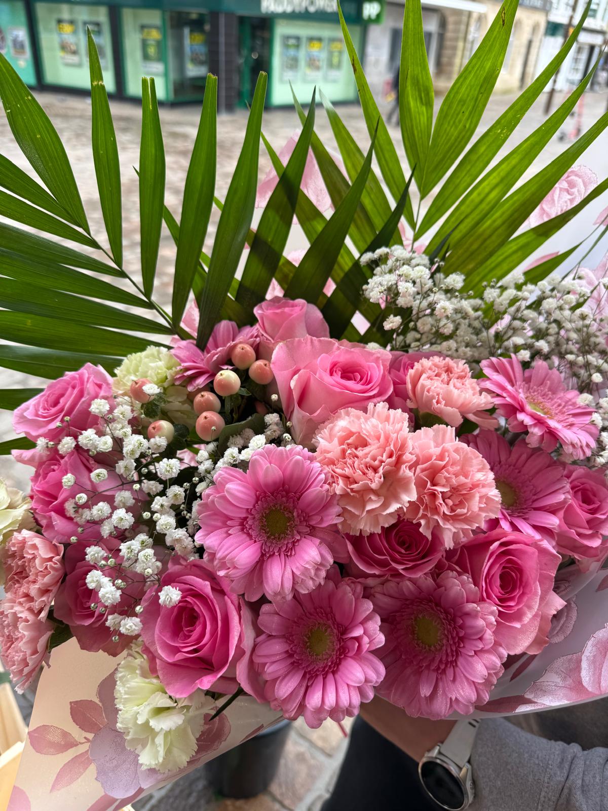 All-pink feminine bouquet