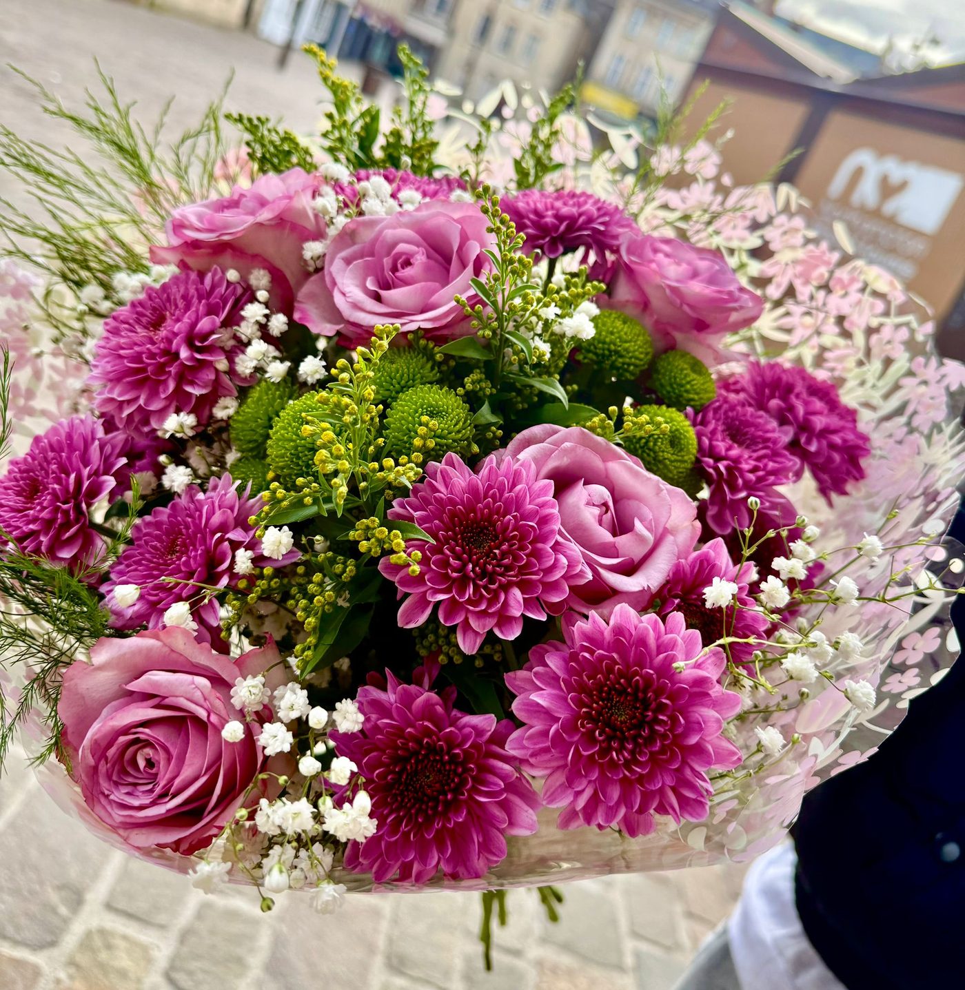 Pink roses with magenta chrysanthemums