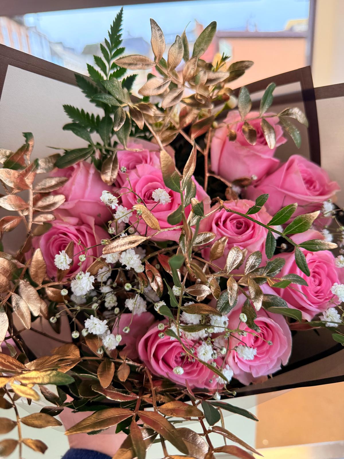 Premium pink roses with gold leaves